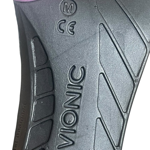 VIONIC PURPLE SUEDE WEDGES
Heels TOE FLOWERS EUC
Formal Wedding size 9.5 - Picture 12 of 14